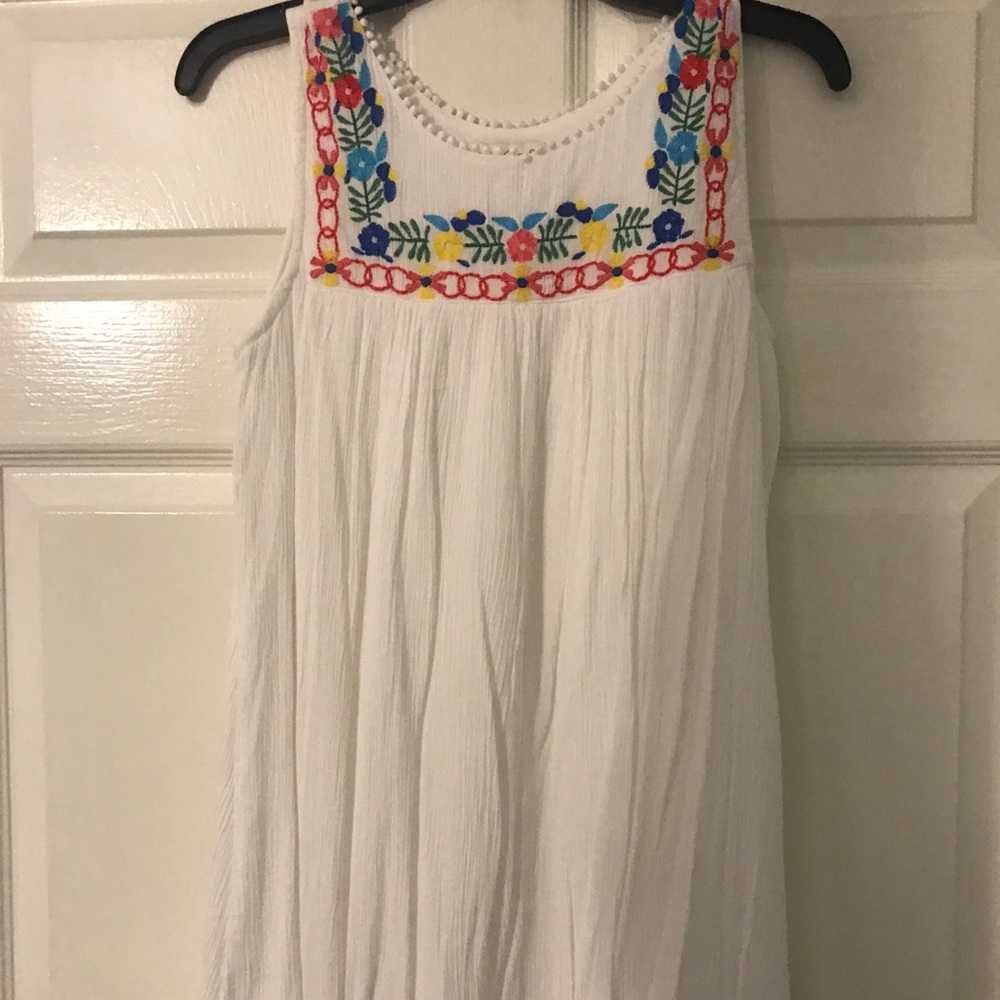 NWOT white embroidered dress